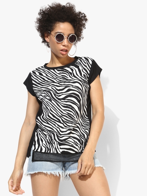 

OPt Women Black & White Printed Top