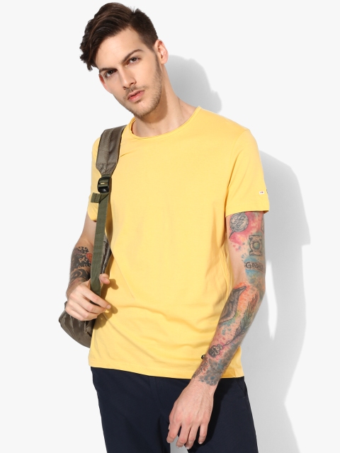 

Yellow Solid Regular Fit Round Neck T-Shirt