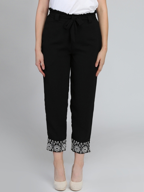 

DODO & MOA Women Black Regular Fit Solid Regular Cropped Trousers