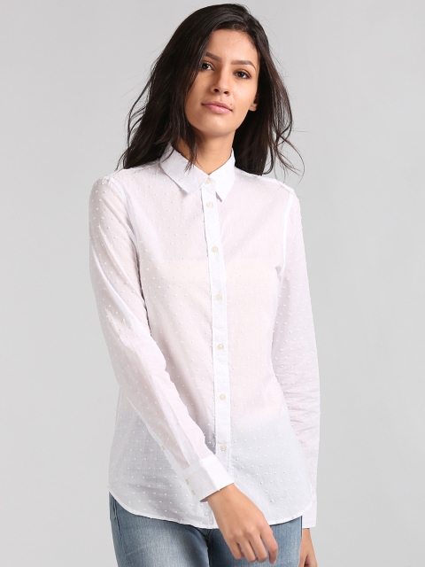 

GAP Women New Fitted Boyfriend Swiss Dot Shirt, White