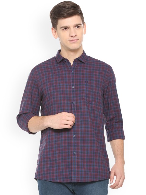 

Solly Jeans Co. Men Maroon & Navy Blue Regular Fit Checked Casual Shirt
