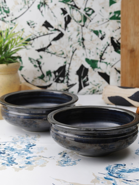 

VarEesha Set of 2 Black Hand-Painted Ceramic Bowls