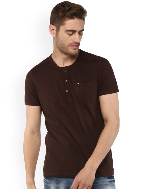

SPYKAR Men Brown Solid Henley Neck T-shirt