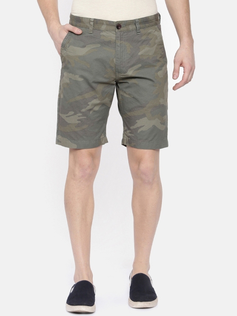 

Breakbounce Men Green Printed Slim Fit Regular Shorts