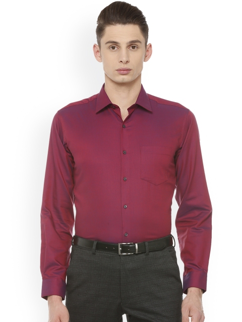 

Van Heusen Men Red Regular Fit Solid Casual Shirt