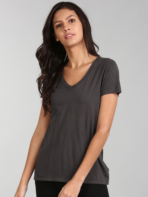 

GAP Women Charcoal Grey Short Sleeve V-Neck T-Shirt In Vintage Wash