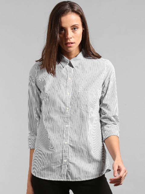 

GAP Women Black and White Fitted Boyfriend Stretch Poplin Shirt