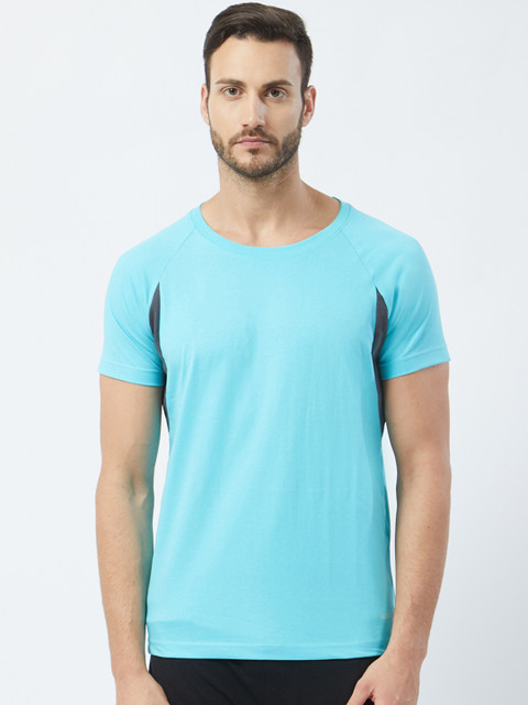 

Fruit of the loom Men Turquoise Blue Solid Round Neck T-shirt
