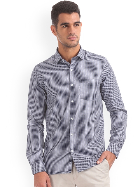 

Excalibur Men Blue & White Regular Fit Checked Casual Shirt
