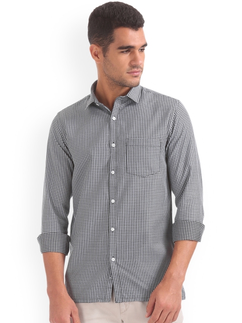 

Excalibur Men Grey & White Regular Fit Checked Casual Shirt