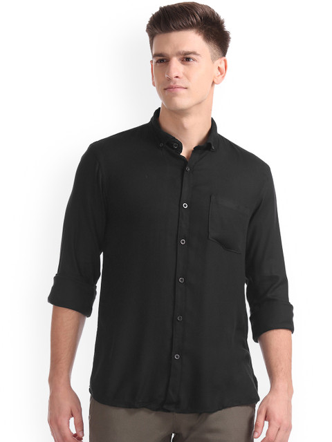 

Ruggers Men Black Regular Fit Solid Casual Shirt