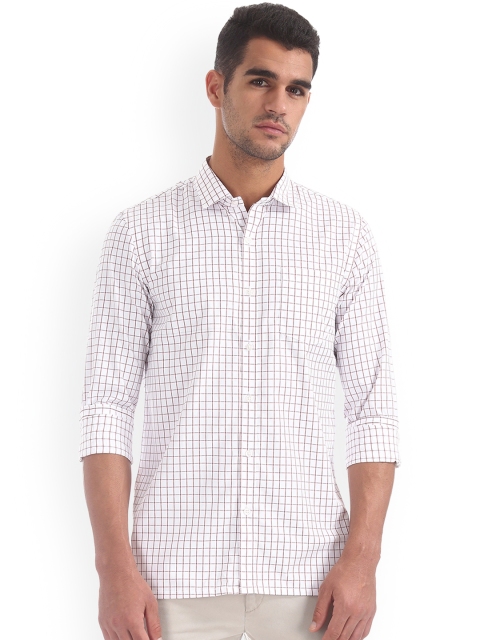 

Excalibur Men White & Red Regular Fit Checked Casual Shirt