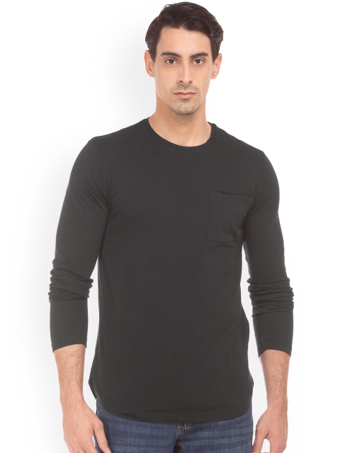 

Colt Men Black Solid Round Neck T-shirt