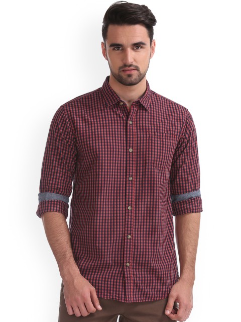 

Ruggers Men Red & Black Regular Fit Checked Casual Shirt