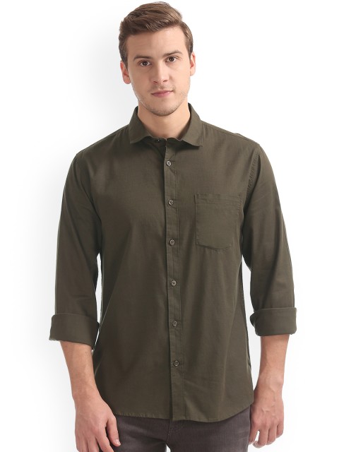

Ruggers Men Green Regular Fit Solid Casual Shirt