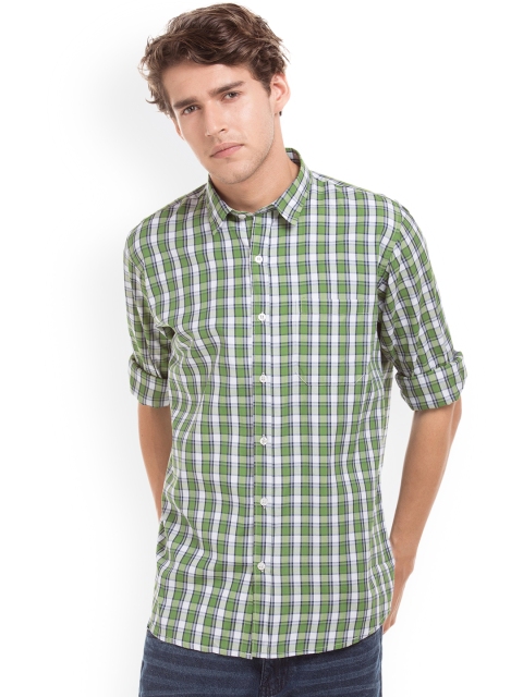 

Ruggers Men Green & White Regular Fit Checked Casual Shirt