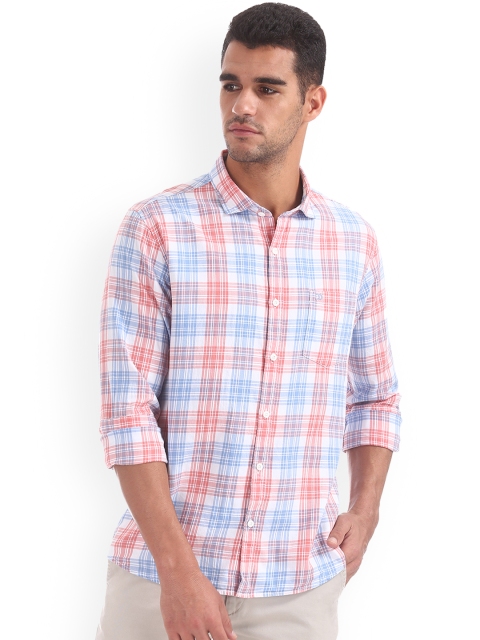 

Ruggers Men Pink Regular Fit Checked Casual Shirt