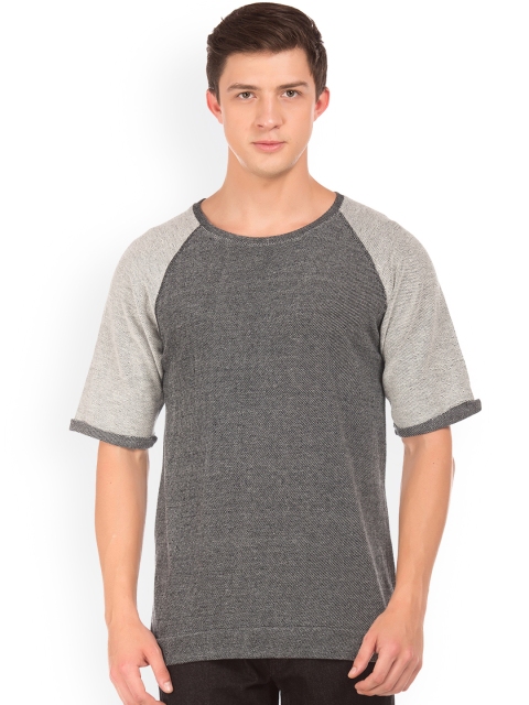 

Colt Men Grey Solid Round Neck T-shirt