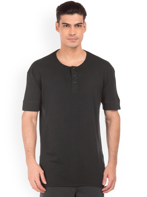 

Colt Men Black Solid Round Neck T-shirt