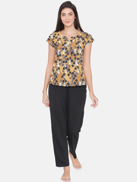 

Clovia Women Mustard & Black Printed Night suit