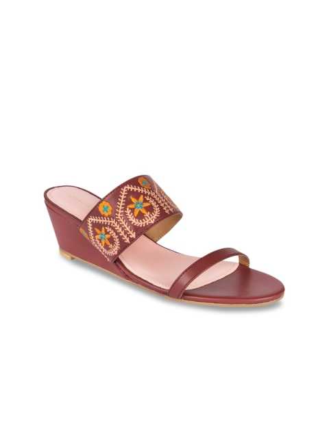 

Chumbak Women Burgundy Woven Design Sandals