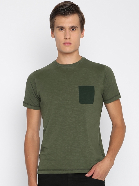 

Basics Men Olive Green Solid Round Neck T-shirt