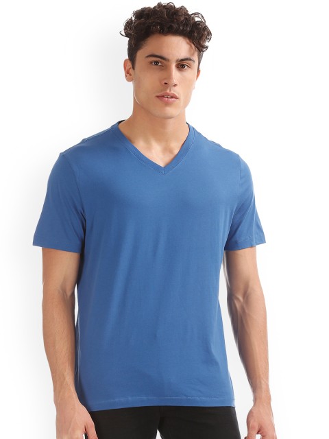 

GAP Men Blue Solid V-Neck T-shirt