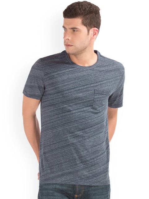 

GAP Men Blue Solid Round Neck T-shirt