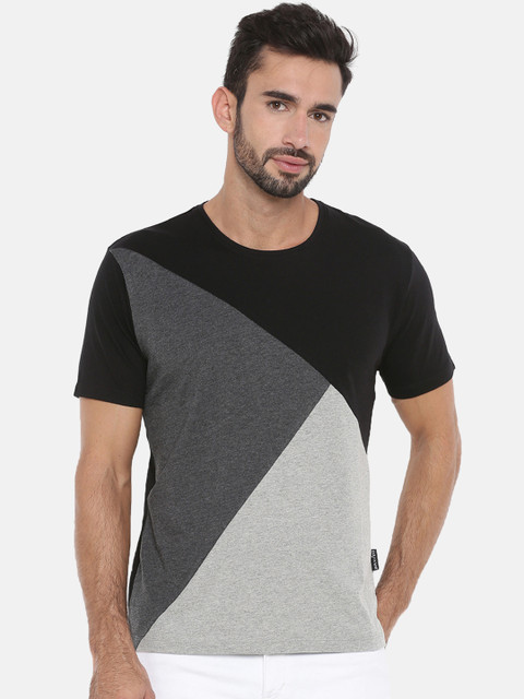 

Braveo Men Black Colourblocked Round Neck T-shirt