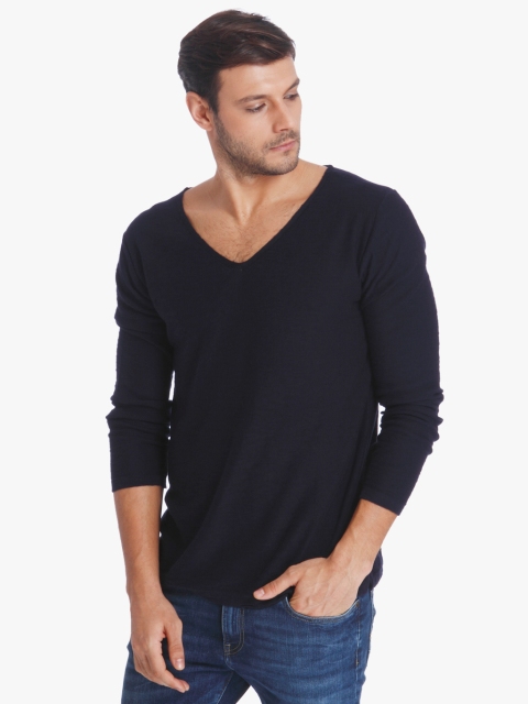 

Navy Blue Solid Regular Fit V Neck T-Shirt