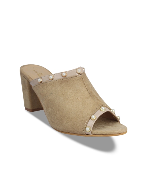 

pelle albero Women Beige Solid Mules