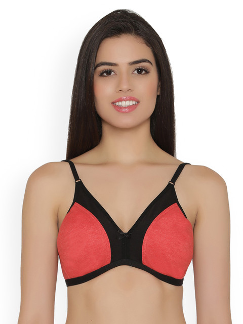 

Clovia Red & Black Solid Non-Wired Non Padded Plunge Bra BR1151Z0440C