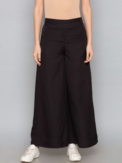 

Desi Weavess Women Black Solid Flared Palazzos