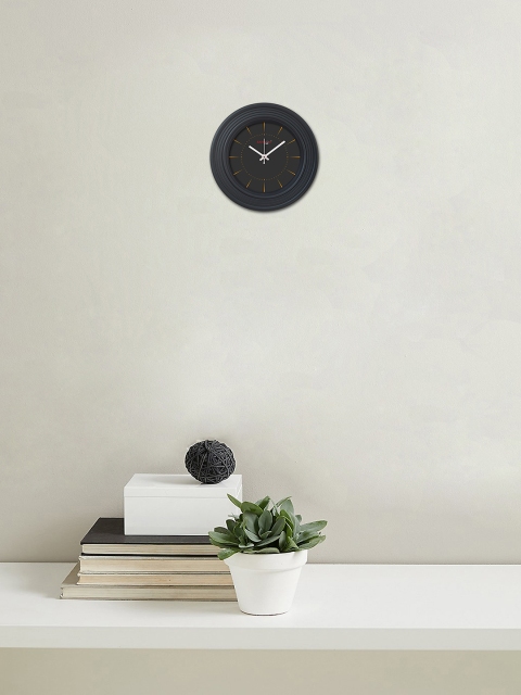 

RANDOM Black Round Solid Analogue Wall Clock RC-6359