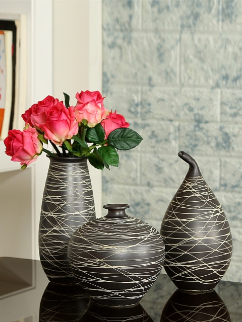 

Aapno Rajasthan Black Ceramic Flower Vase