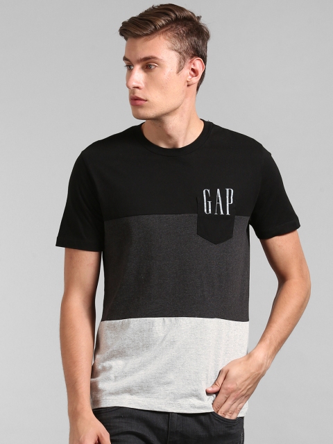 

GAP Men Black, Grey & White Pocket Logo T-shirt