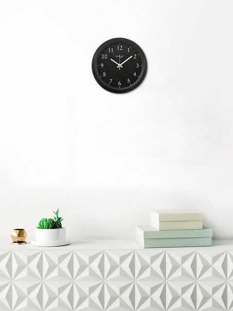 

RANDOM Black Round Solid Analogue Wall Clock