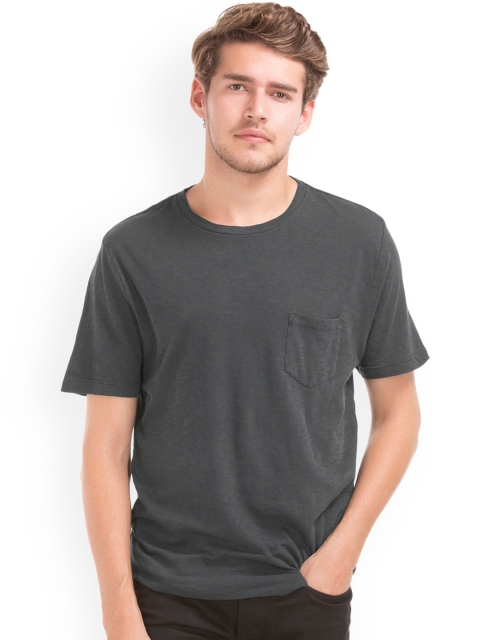 

GAP Men Grey Garment Dyed Slub T-Shirt