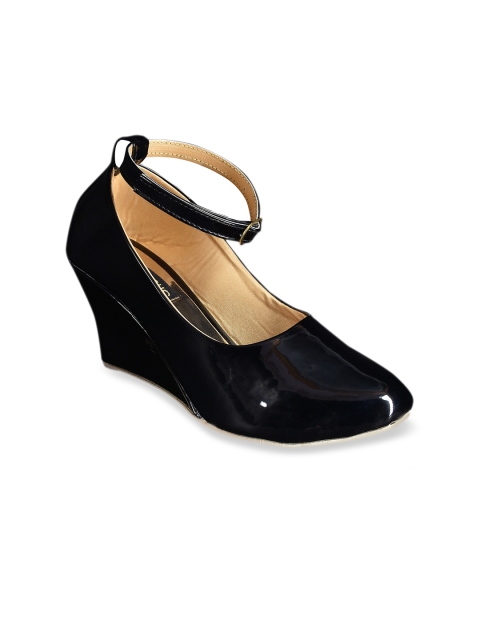 

Shoetopia Women Black Solid Pumps