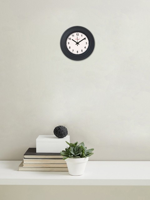 

RANDOM White Round Solid Analogue Wall Clock RC-6361