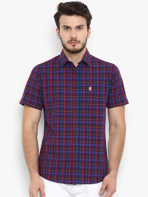 

Red Tape Men Red & Navy Blue Regular Fit Checked Casual Shirt