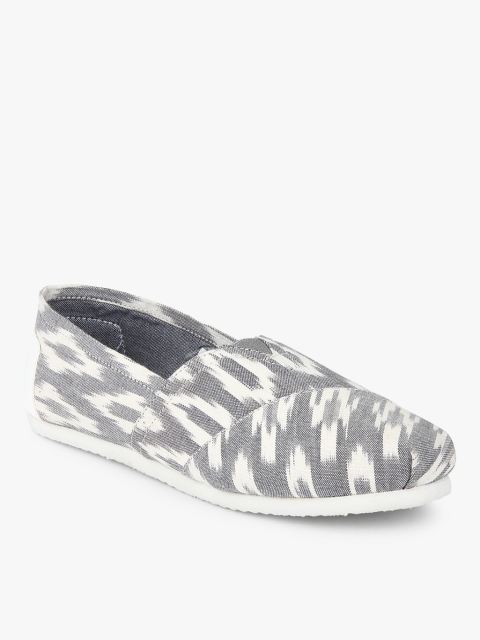 

Pepsi Women Grey & Off-White Boho Ikat Print Slip-Ons