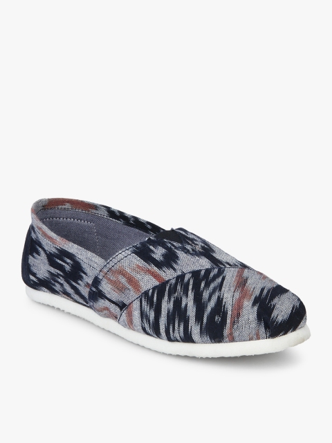

Pepsi Women Navy & Off-White Boho Ikat Print Slip-Ons, Navy blue
