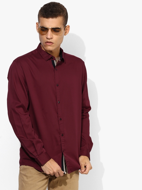 

Maroon Solid Slim Fit Casual Shirt