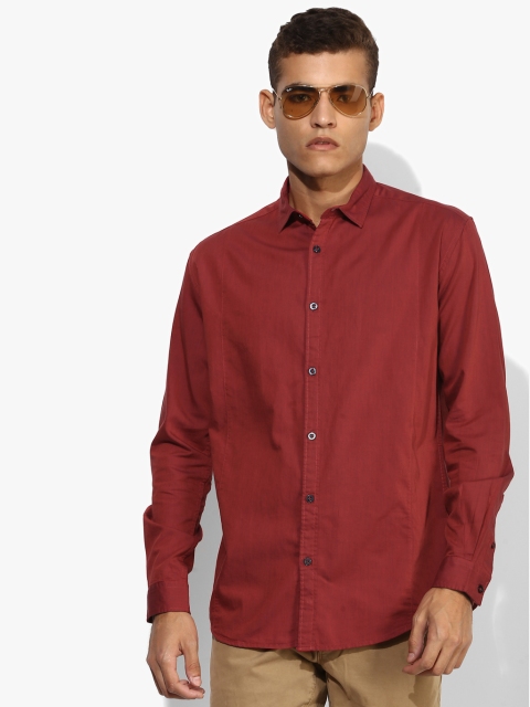 

Maroon Solid Slim Fit Casual Shirt