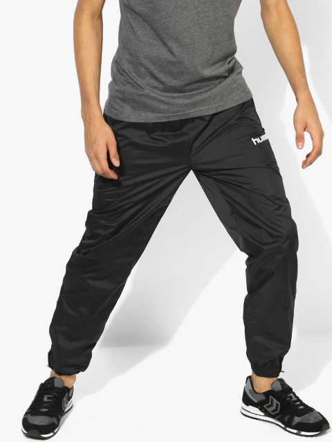 

hummel Men Black Solid Joggers