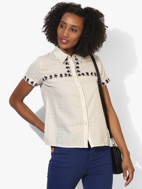 

Vero Moda Women Cream-Coloured & Black Regular Fit Checked Casual Shirt