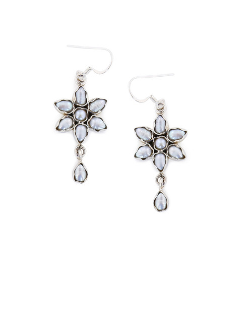 

ahilya Sterling Silver Pearl Satpattra Dangler
