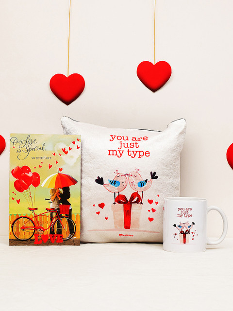 

Archies Set of 3 Valentines Day Special Mug Cushion & Greetings Card, Multi