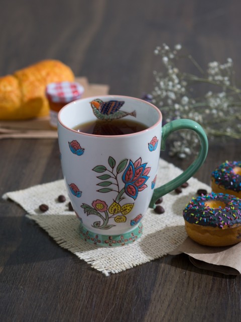 

Chumbak White Printed Ceramic Set